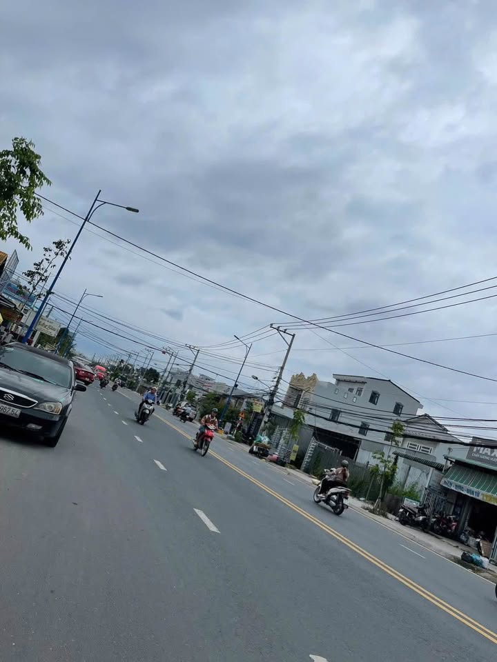 Nhà mặt tiền 150m² Hoàng Quốc Việt, Cần Thơ giá 15 triệu - Thích hợp kinh doanh