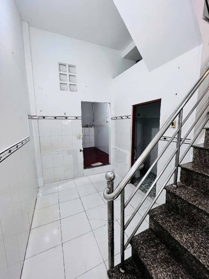 Nhà Bùi Minh Trực Quận 8 85m² giá 5.98 tỷ - Hẻm nhựa rộng rãi, xe hơi tránh nhau thoải mái!