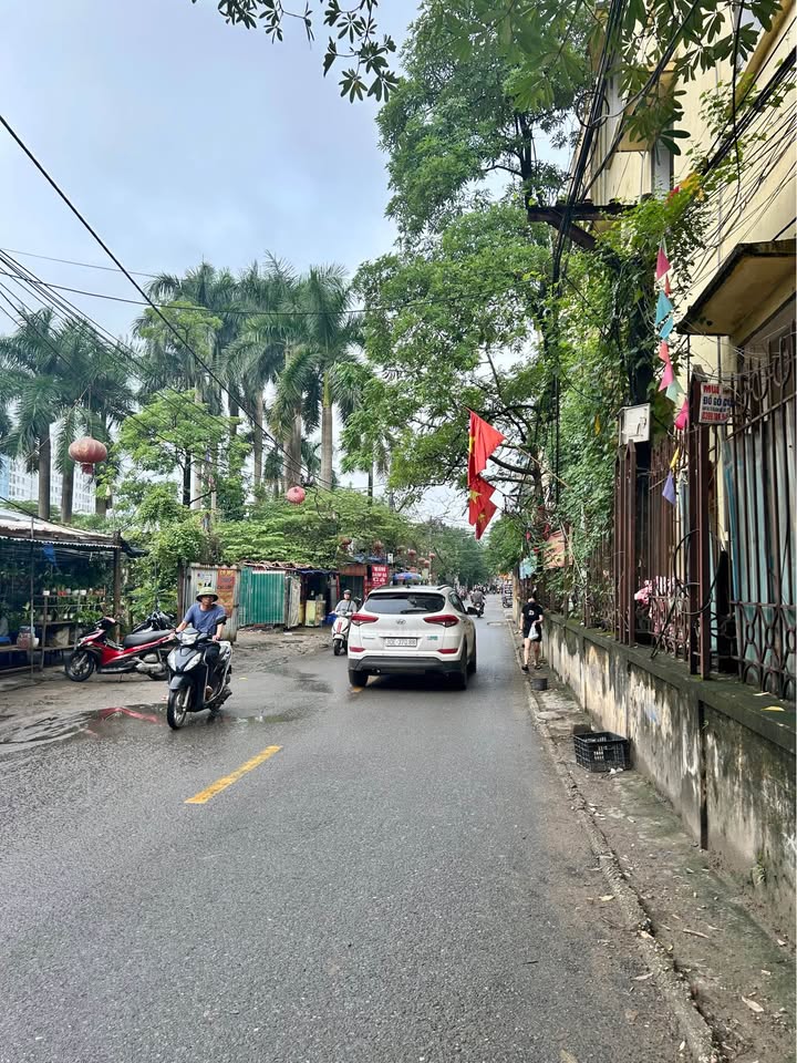 Bán nhà Đông Ngạc 35m² giá 8 tỷ - Mặt ngõ ô tô tránh, kinh doanh thuận lợi!