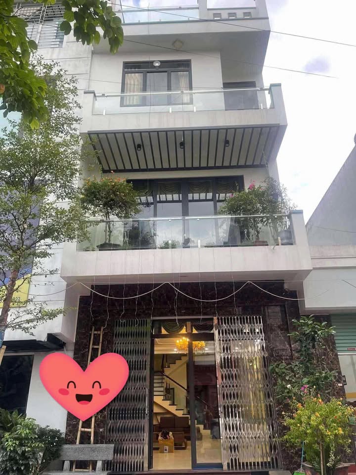 Cho thuê FrontHouse mặt đường Nguyễn Khánh Toàn 80m² giá 17 triệu - Không thể bỏ lỡ!