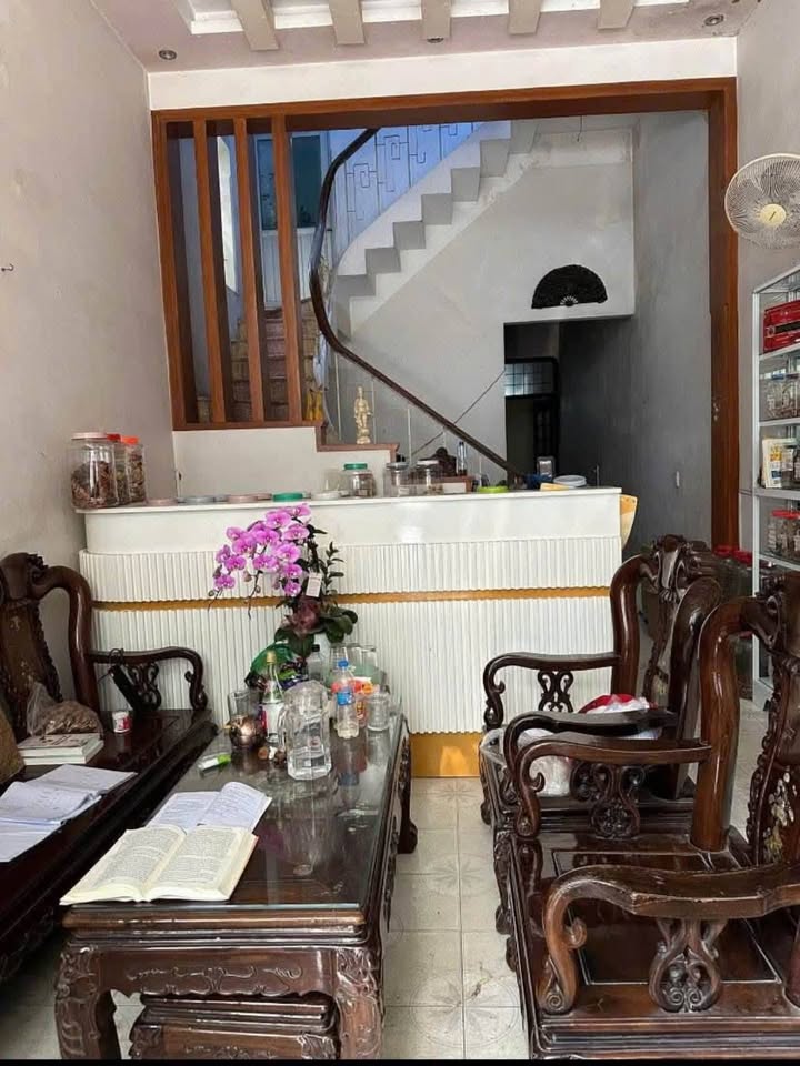 Nhà cho thuê 3 tầng Phường Nguyễn Trãi 70m² giá 4.5 triệu - Vị trí đắc địa mặt phố!