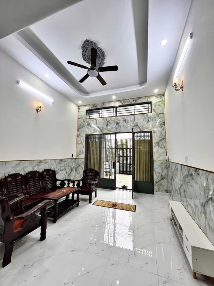 Nhà 3 tầng Bình Tân 64m² giá 4 tỷ - Hẻm xe tải, sẵn sàng vào ở!