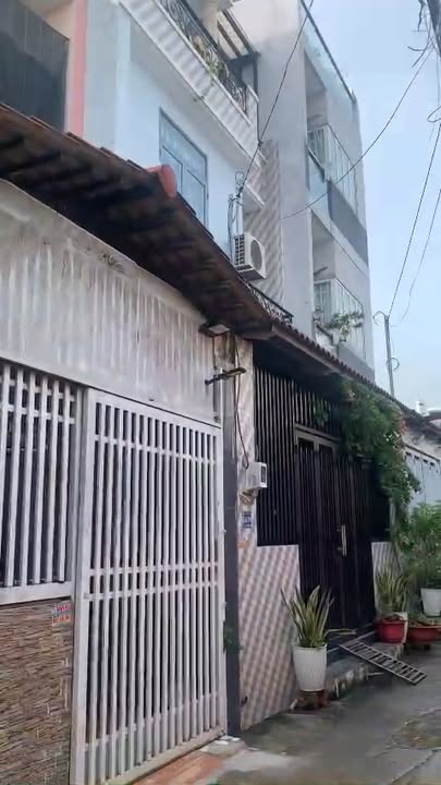 Bán dãy nhà trọ 156m² tại Hóc Môn chỉ 4.55 tỷ - 2 mặt tiền thoáng đãng!