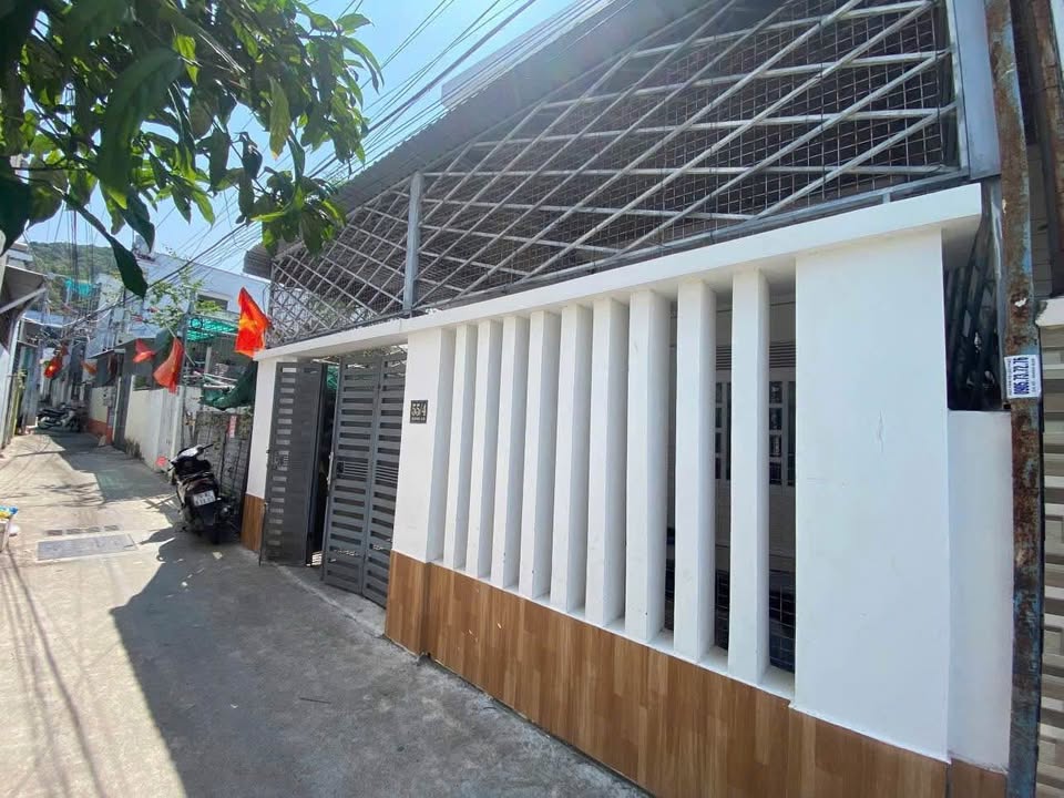 Nhà đẹp 2 mặt tiền ô tô tại Vĩnh Hải, Nha Trang 98m² giá 4,6 tỷ - Đầu tư sinh lời ngay!