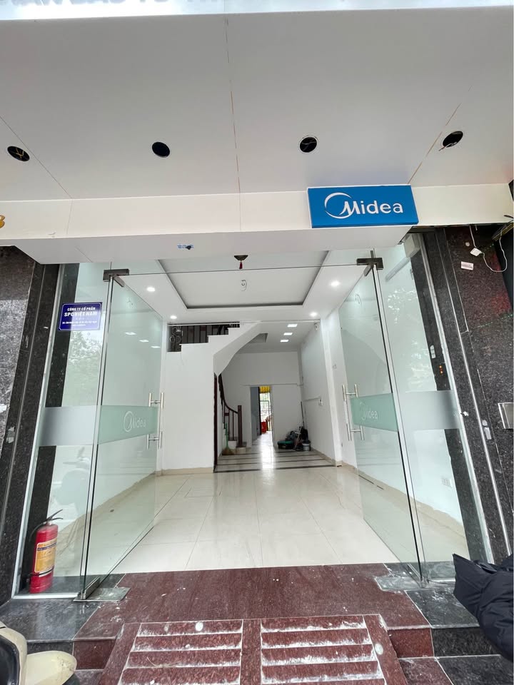 Mặt bằng kinh doanh cho thuê mặt phố Ngọc Lâm 35m² giá chỉ 6 triệu/tháng - Sẵn sàng kinh doanh ngay!