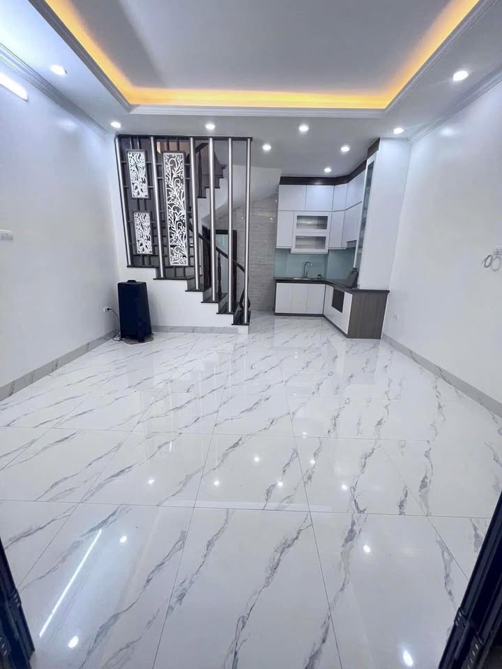 Nhà cho thuê 5 tầng mới đường Đông Thiên, Vĩnh Hưng 33m² - Đầy đủ tiện nghi, giá chỉ 12 triệu!