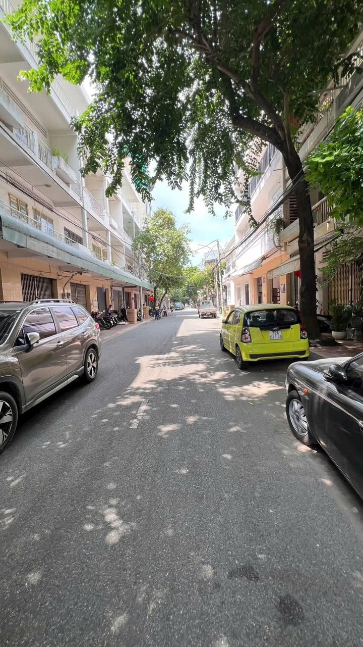 Nhà 1 trệt 2 lầu mặt tiền đường Huỳnh Khương An Vũng Tàu 75.6m² giá 9.9 tỷ - Vị trí đẹp, gần biển!