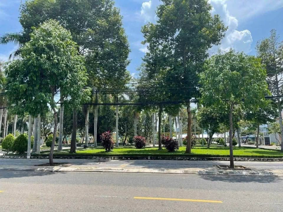 Bán Nhà Mặt Tiền Kinh Doanh Nguyễn Văn Hưởng - 80m² Giá 5.2 Tỷ - Đối Diện Công Viên