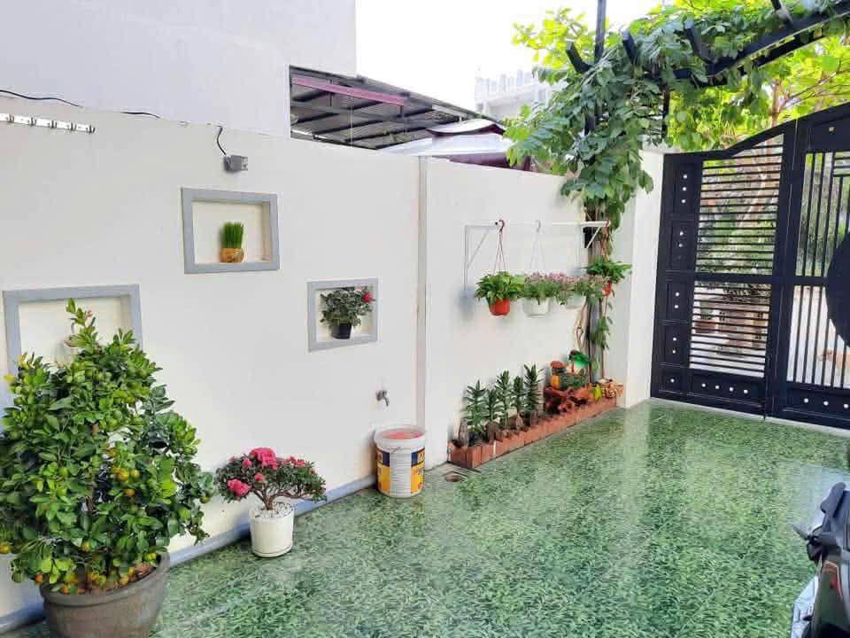 Nhà mặt tiền Hoàng Văn Thái, Quy Nhơn 100m² giá 5 tỷ - Sổ đỏ chính chủ, thương lượng ngay!