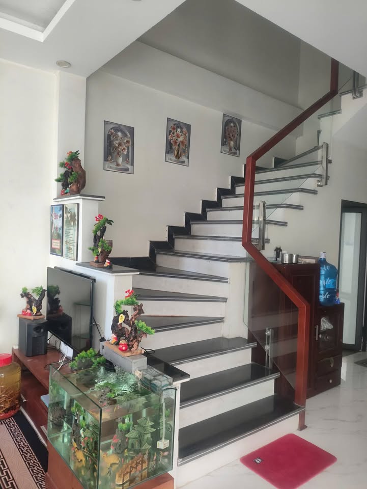 Nhà 3 tầng tại Bãi Muối, Hạ Long 54.7m² giá 3 tỷ - Vị trí đắc địa, tiện ích đầy đủ!