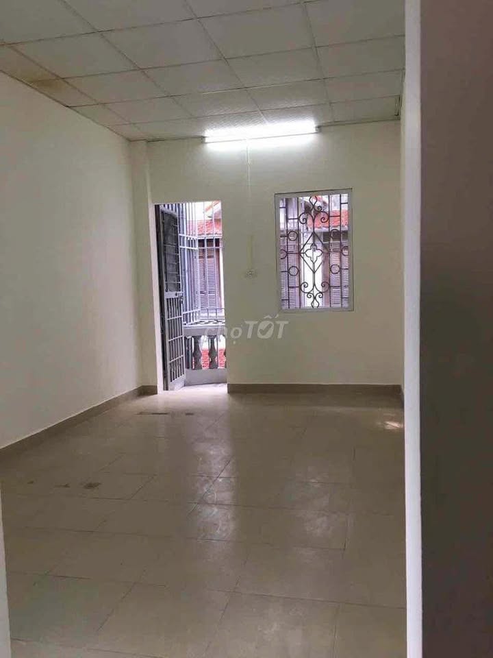 Nhà nguyên căn cho thuê tại Đường Đào Tấn, Quận Ba Đình, 46m² - Không gian sống thoáng mát!