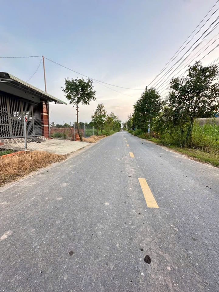 Đất mặt tiền nhựa 13m Mỹ Hạnh Bắc 126m² giá 1.8 tỷ - Cơ hội đầu tư hấp dẫn!