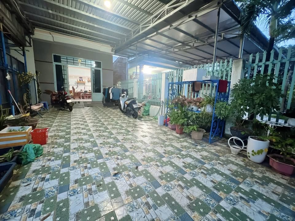 Nhà Tân Thiện, Đồng Xoài 150m² giá 1.6 tỷ - Sân ô tô rộng rãi!