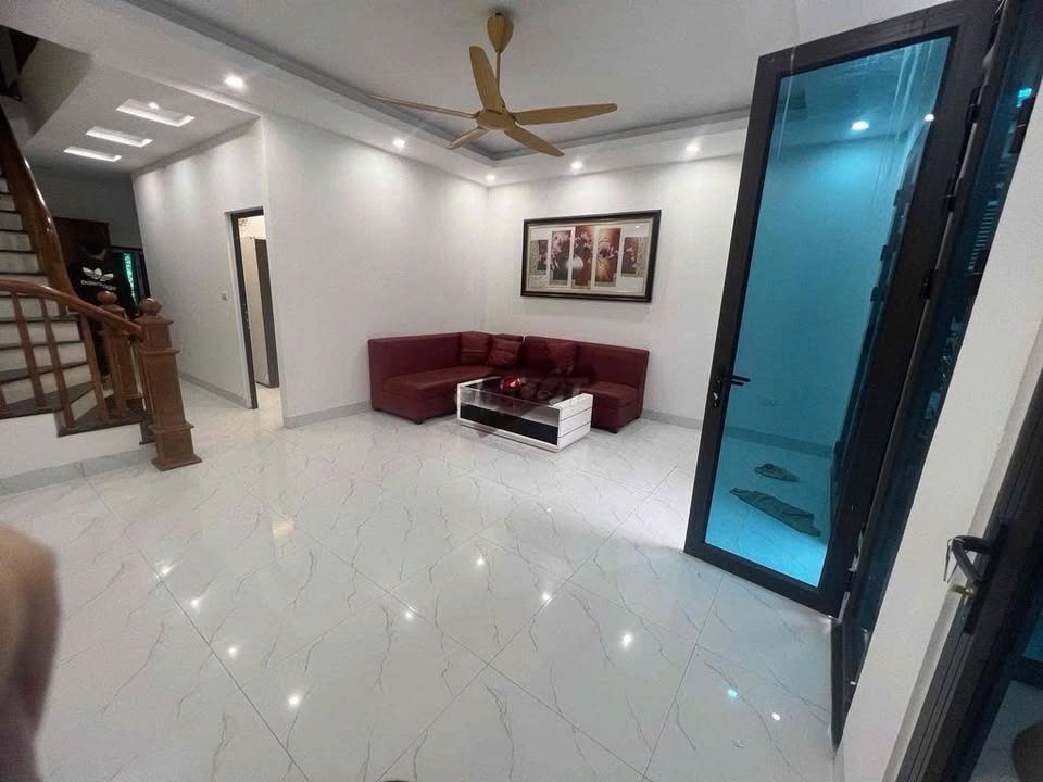 Cho thuê nhà 2 tầng tại ngõ 193 Định Công, Hoàng Mai - 100m², nội thất đầy đủ!