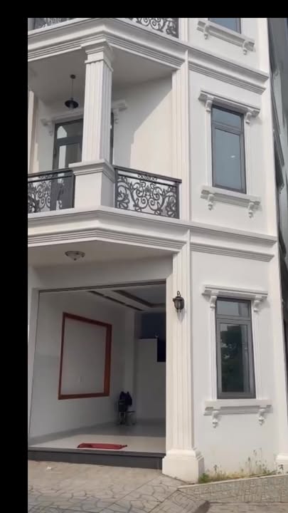 Nhà phố đẹp tại Dĩ An, Bình Dương 79m² giá 5.9 tỷ - Sổ hồng riêng, chính chủ!