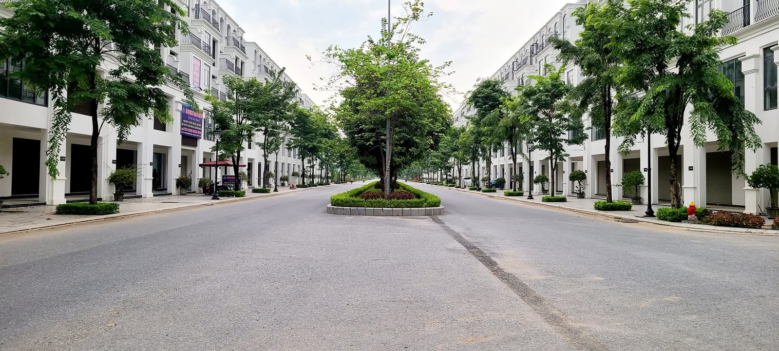 Townhouse Hinode Royal Park Kim Chung 100m² giá 21.5 tỷ - Kinh doanh sầm uất ngay trục chính!