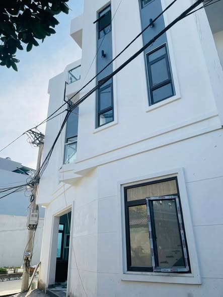 Nhà 3 tầng đầu ngõ Lý Nhân Tông, 55m² giá 2.2 tỷ - Dọn vào ở ngay!