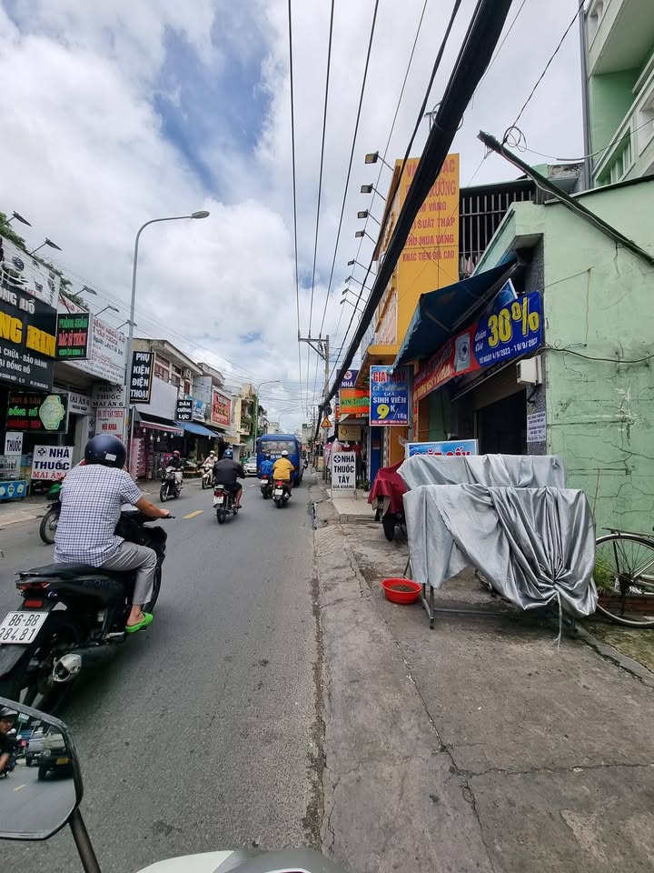 Nhà Mặt Tiền Kinh Doanh Đắc Địa tại Quận 12 - Diện Tích 120m², Giá 11 Tỷ