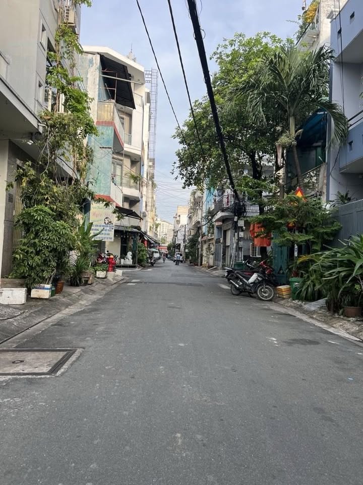 Nhà phố Tân Phú 44m² giá 6.8 tỷ - Nhà đẹp, tiện ích đầy đủ!