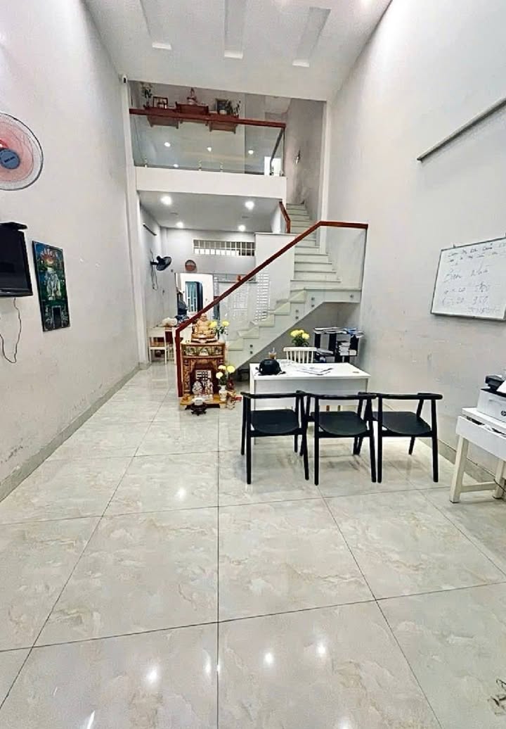 Nhà phố Trường Chinh, Tân Thới Nhất 84m² giá 5.4 tỷ - Thiết kế thoáng sáng, sổ hồng riêng!