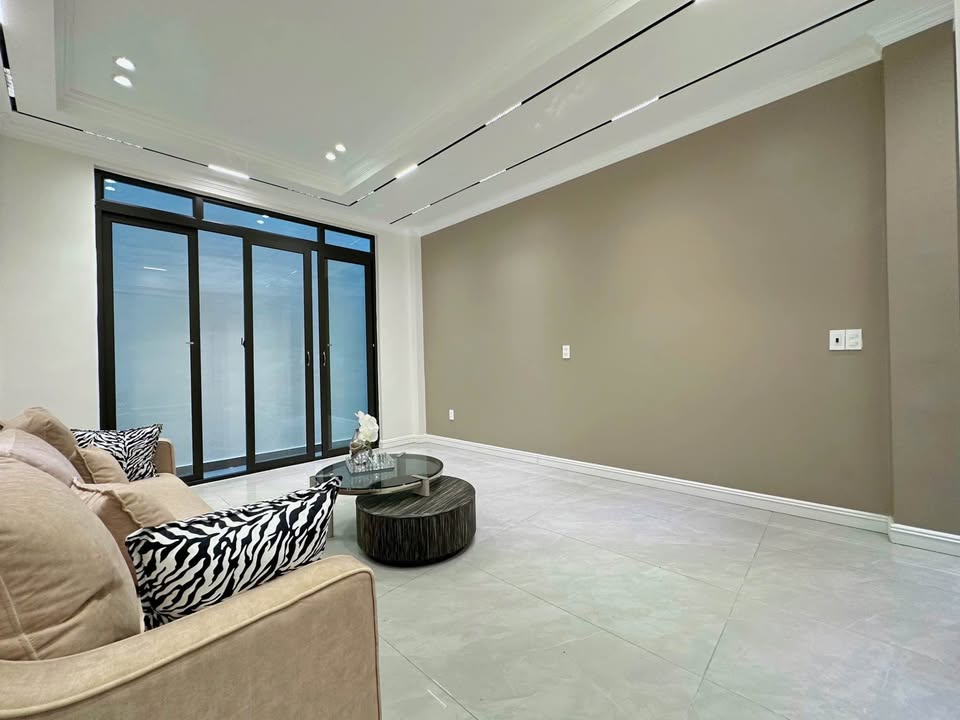 Nhà mặt ngõ Hàng Gà, Hải Phòng 64m² giá 6.99 tỷ - Ô tô đỗ cửa, trung tâm thành phố!