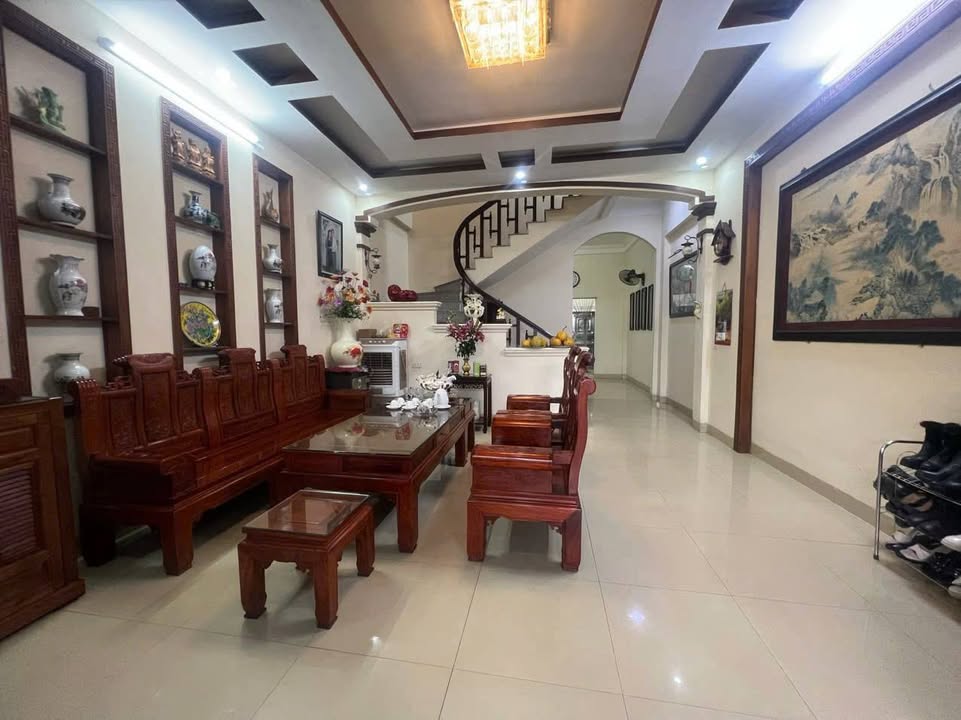 Nhà 3 tầng mặt đường Thái Bình, 100m² giá 5.6 tỷ - Vị trí kinh doanh đắc địa!