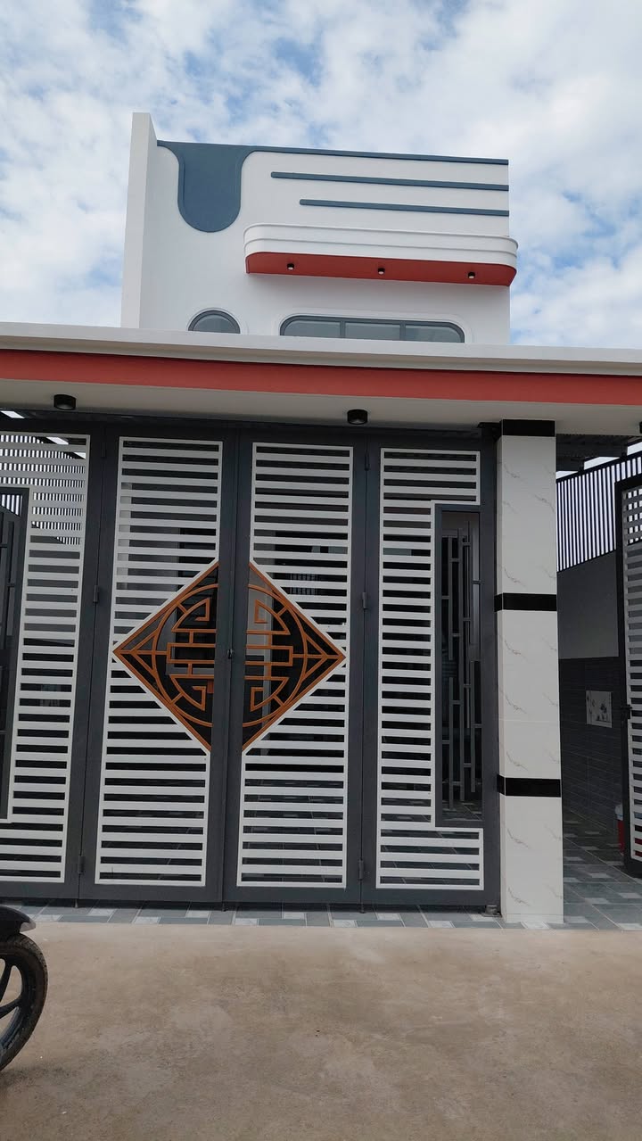 Nhà phố Tân Phú Trung Củ Chi 125m² giá 4.2 tỷ - Hoàn công, mặt tiền đường nhựa thông!