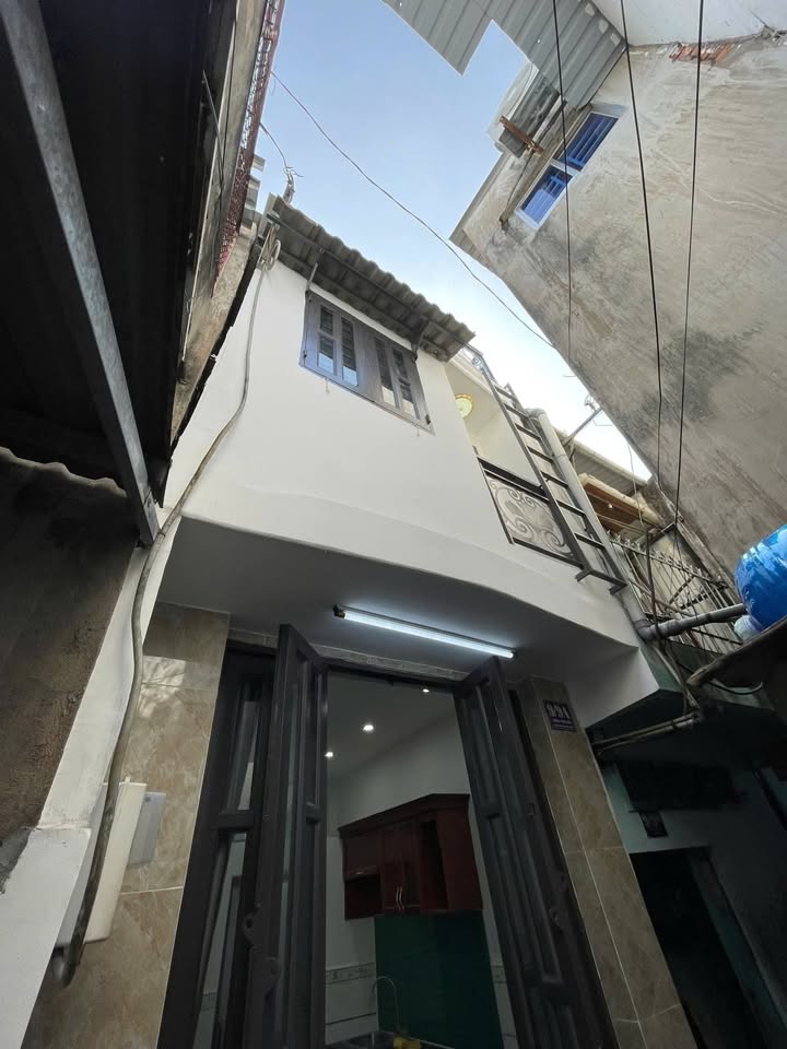 Nhà đẹp Bình Tân 12m² giá 1.8 tỷ - Sổ hồng trao tay, vào ở ngay!