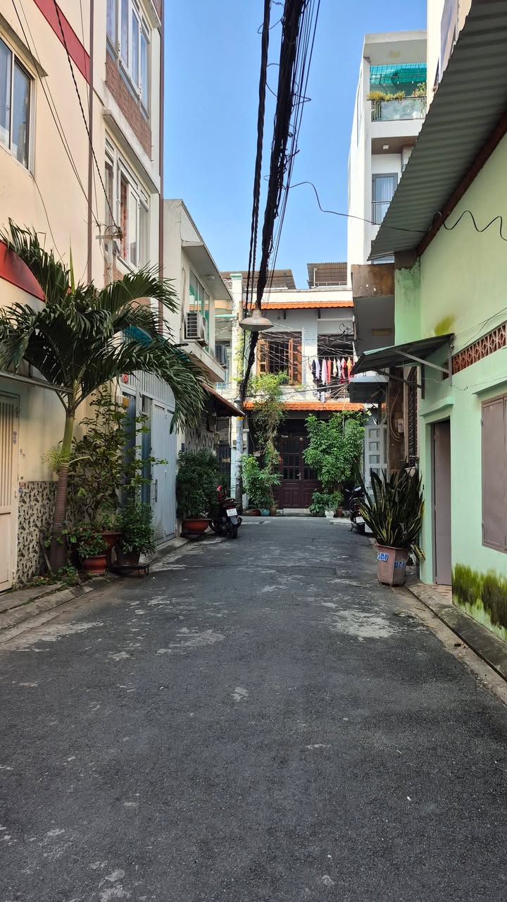 Nhà 2 tầng Tân Sơn Nhì 56m² giá 6.2 tỷ - Xe tải quay đầu dễ dàng!