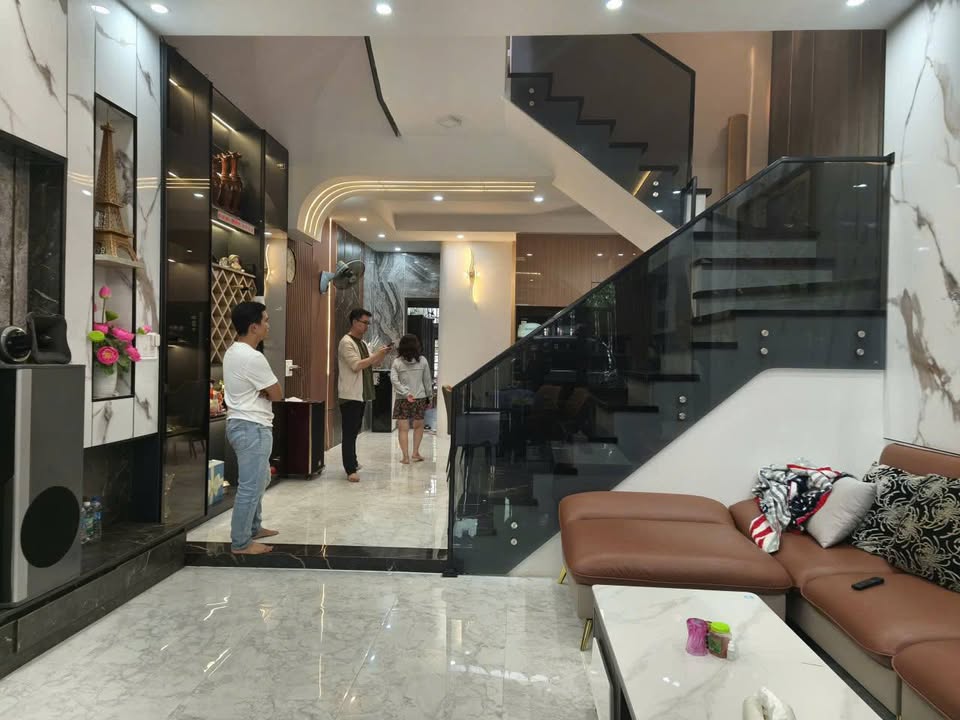 Nhà 3 tầng Phù Đổng, Hoà Xuân 118m² giá 6.4 tỷ - Nội thất mới đầy đủ!