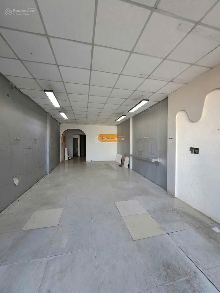 Nhà cấp 4 cho thuê mặt tiền Lê Thạch, Đà Nẵng 80m² - Thích hợp làm nhà xe, giao nhận hàng hóa!