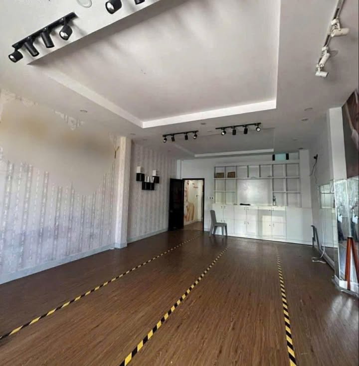 Nhà cho thuê 3 tầng đường Phan Đăng Lưu 100m² - Vị trí đắc địa kinh doanh