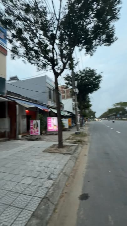 Nhà nguyên căn 2 tầng mặt tiền Lê Văn Hiến Đà Nẵng giá 20 triệu - Phù hợp kinh doanh và sinh sống!