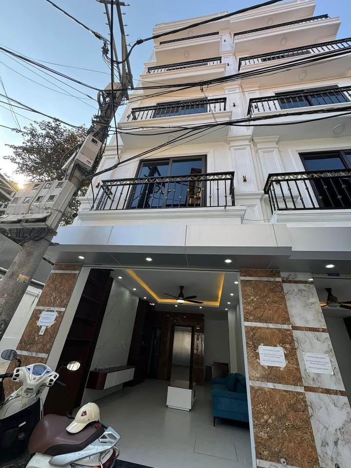 Nhà 6 tầng thang máy Cầu Cốc Tây Mỗ 43m² giá 9 tỷ - Hiếm có trong khu vực!