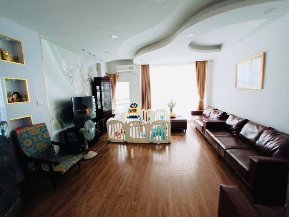 Nhà phố Hoàng Hoa Thám, Ba Đình, 37m², giá 15 tỷ - Khu VIP an ninh tuyệt đối!