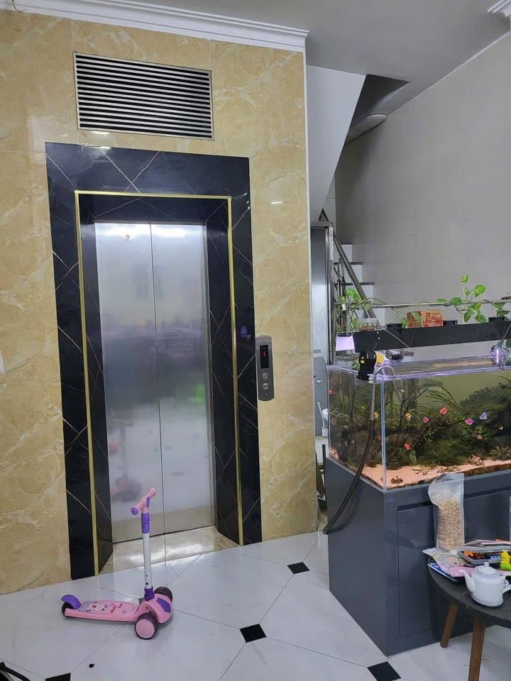 Nhà đẹp Ngọc Hà 40m² giá 9 tỷ - Full nội thất, thang máy, sẵn sàng ở ngay!