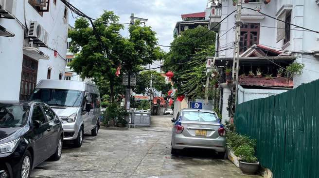 Nhà 5 tầng mới tinh 42m² tại phường Đức Thắng, quận Bắc Từ Liêm - Có thang máy, ô tô tránh