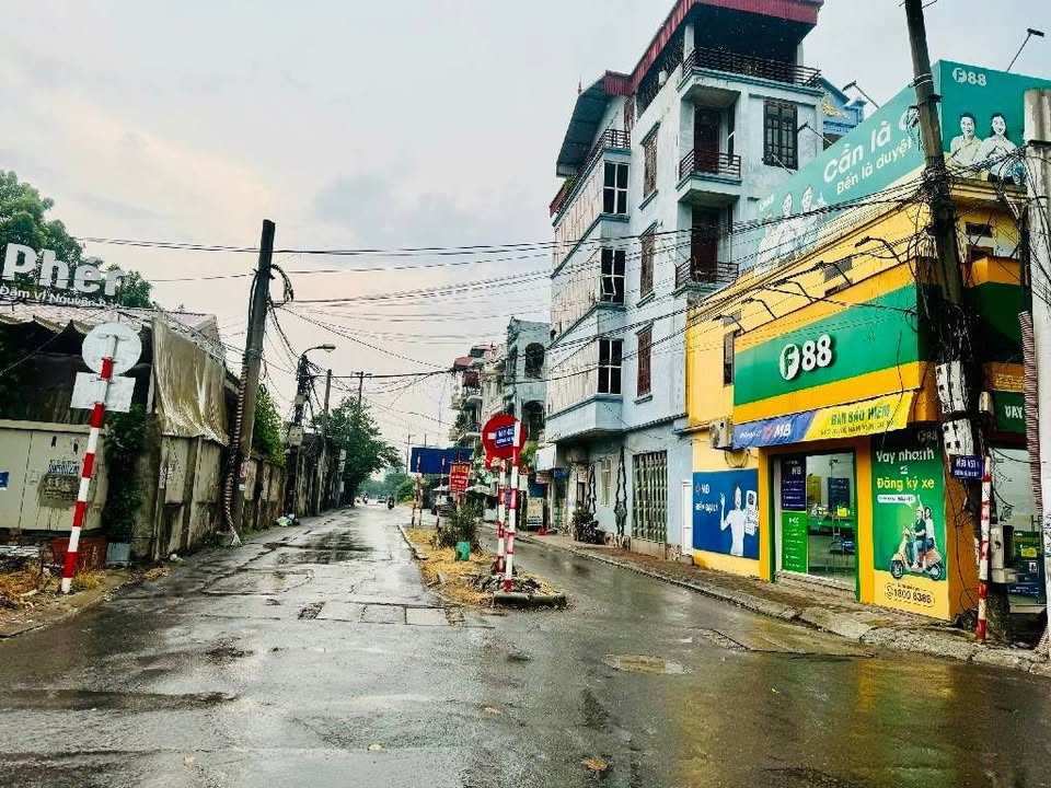 Nhà 3 tầng đẹp tại Yên Viên, Gia Lâm - Giá 1 tỷ, sẵn sàng ở ngay!