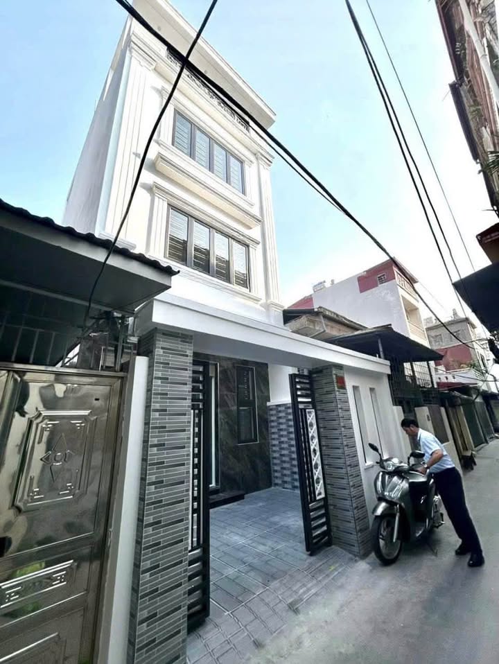 Nhà 4 tầng độc lập ngõ 355 Chợ Hàng 66.5m² giá 4.95 tỷ - Vị trí trung tâm tiện lợi!