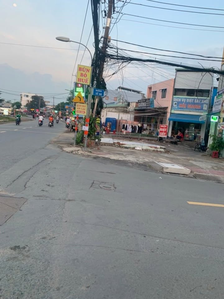 Nhà Tăng Nhơn Phú A 91m² giá 6 tỷ - Không gian thoáng mát, gần chợ!