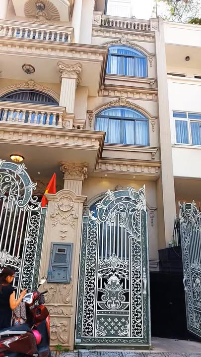 Biệt thự KDC Himlam Quận 7 200m² giá 60 tỷ - Thiết kế sang trọng, đầy đủ tiện nghi!