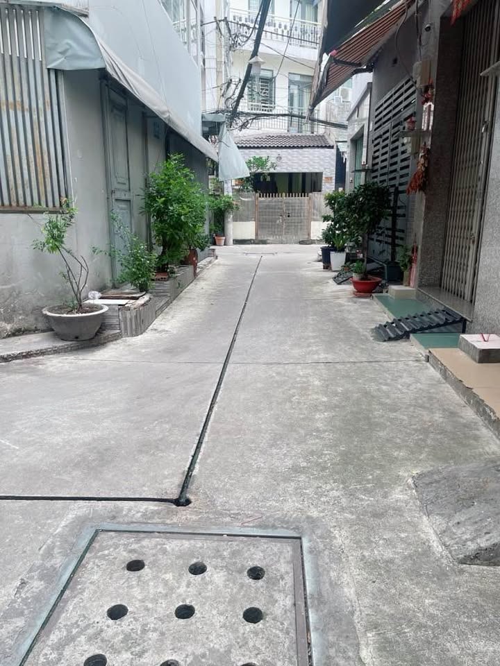 Nhà hẻm 4m Lãnh Binh Thăng, Quận 11, 42.9m² giá 5.4 tỷ - Cơ hội đầu tư hấp dẫn!