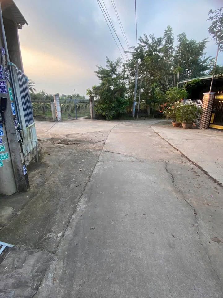 Nhà cấp 4 Hàm Hiệp 120m² giá 950 triệu - Sổ hồng chính chủ, thương lượng ngay!