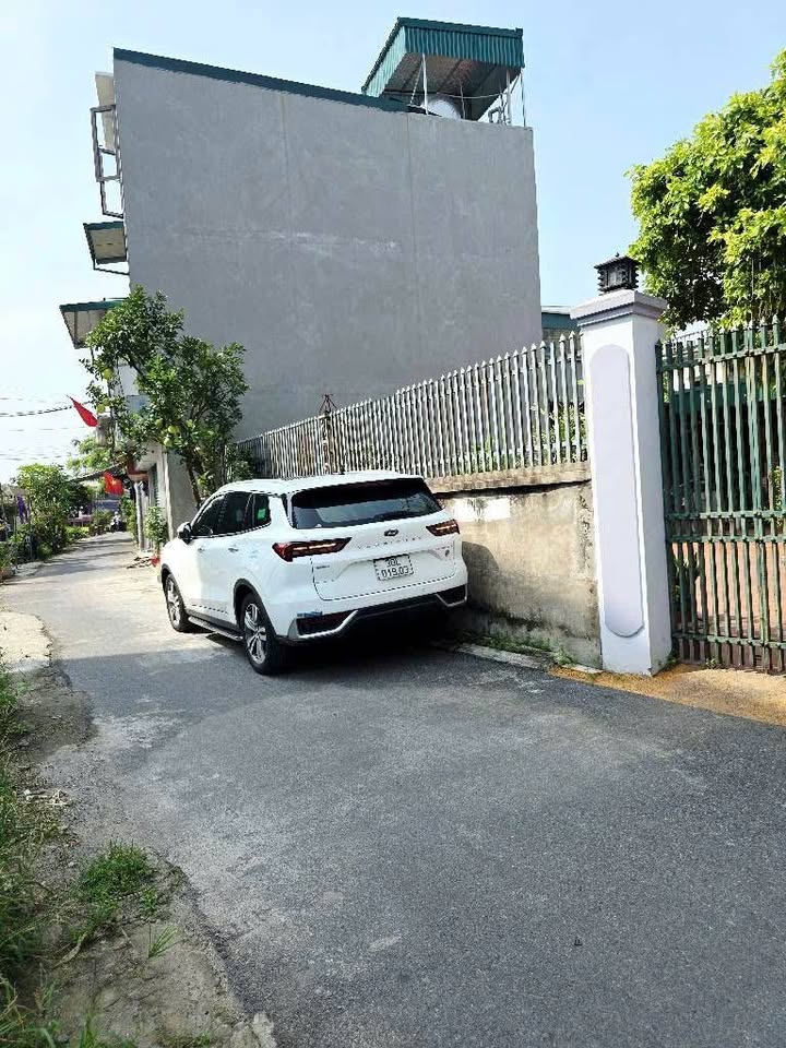 Nhà đẹp 3 tầng tại Yên Viên, Gia Lâm - Giá 3.4 tỷ, sổ đỏ chính chủ!