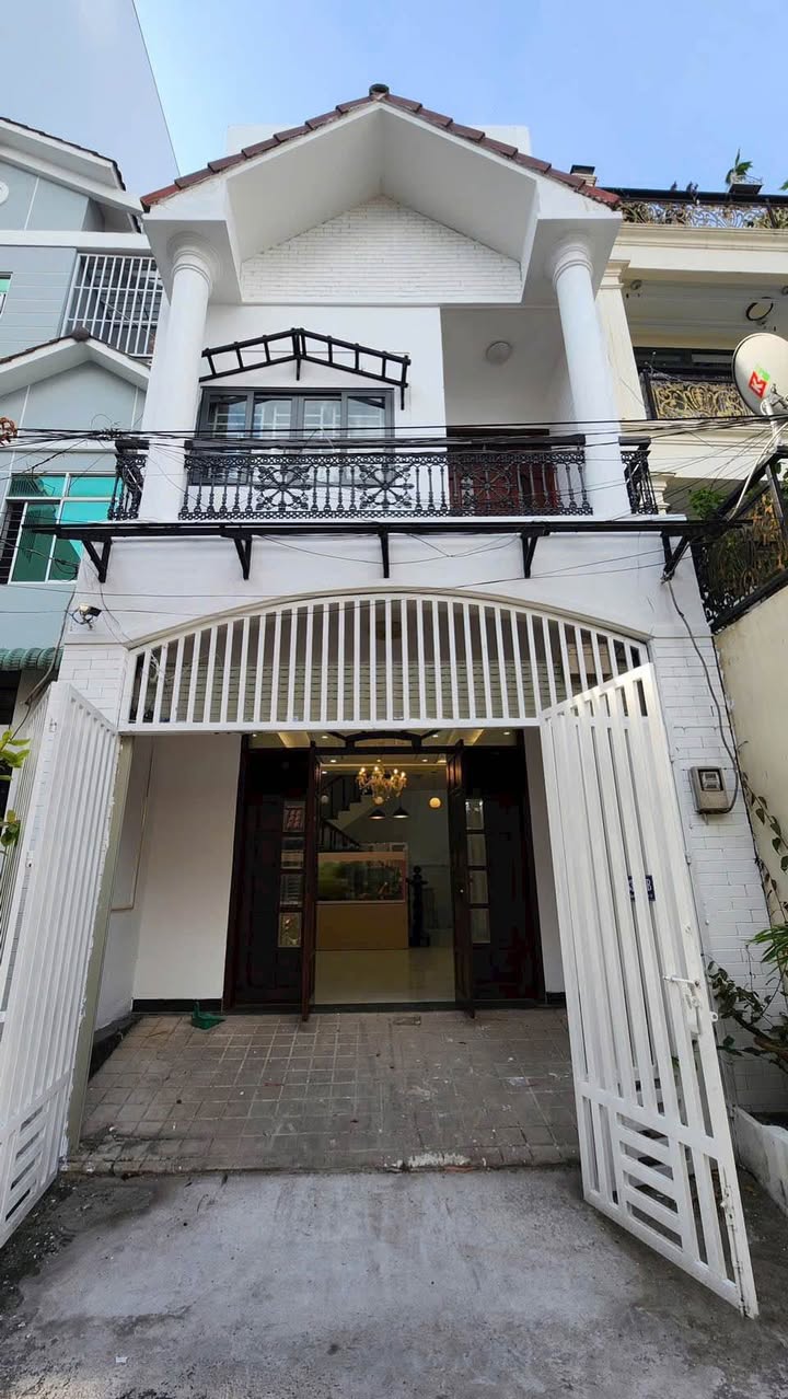 Nhà bán đường Huỳnh Tấn Phát, quận 7, diện tích 65m² giá 9.5 tỷ - An ninh, tiện ích đầy đủ!