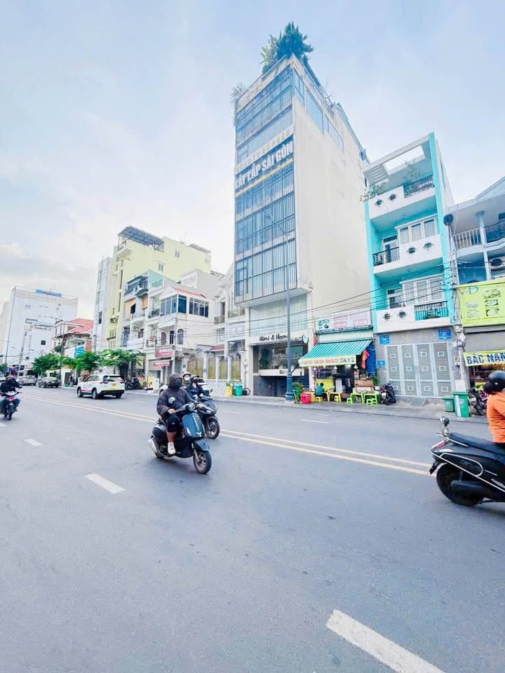 Bán nhà mặt tiền Phan Đình Phùng, quận Phú Nhuận, 69.3m², giá 26.999 tỷ - Đầu tư sinh lời ngay!