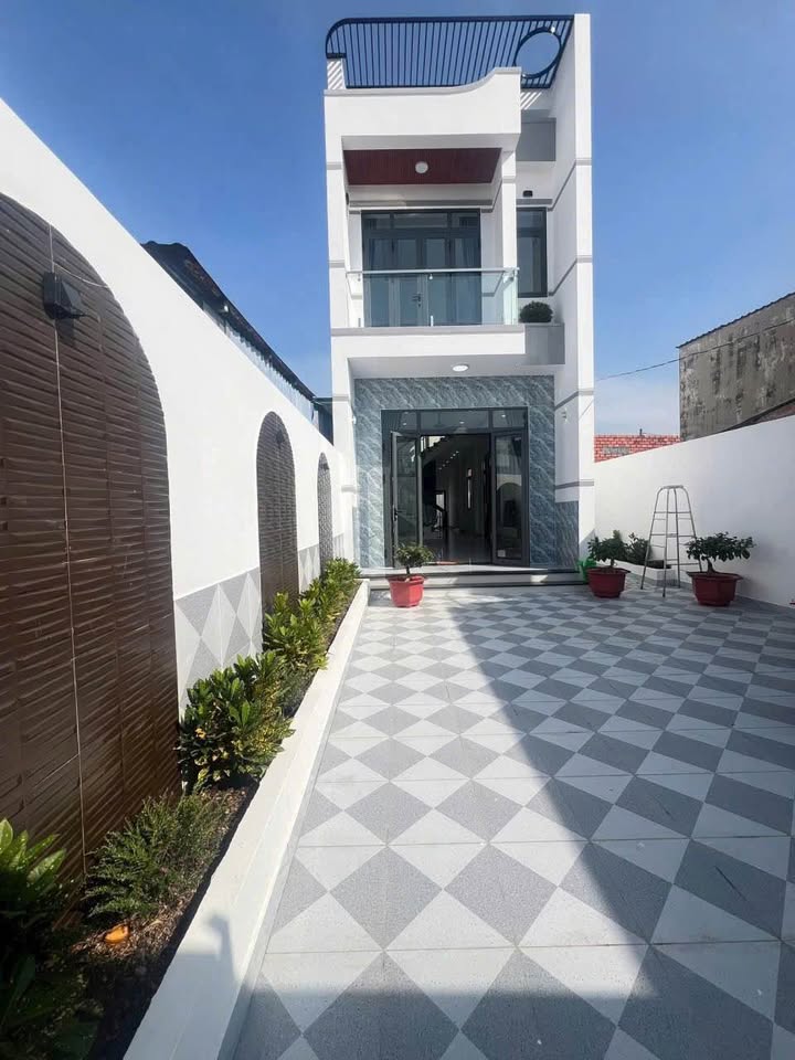 Căn nhà mới hoàn thiện tại Mỹ Hạnh Nam 125m² giá 2.4 tỷ - Sổ hồng riêng