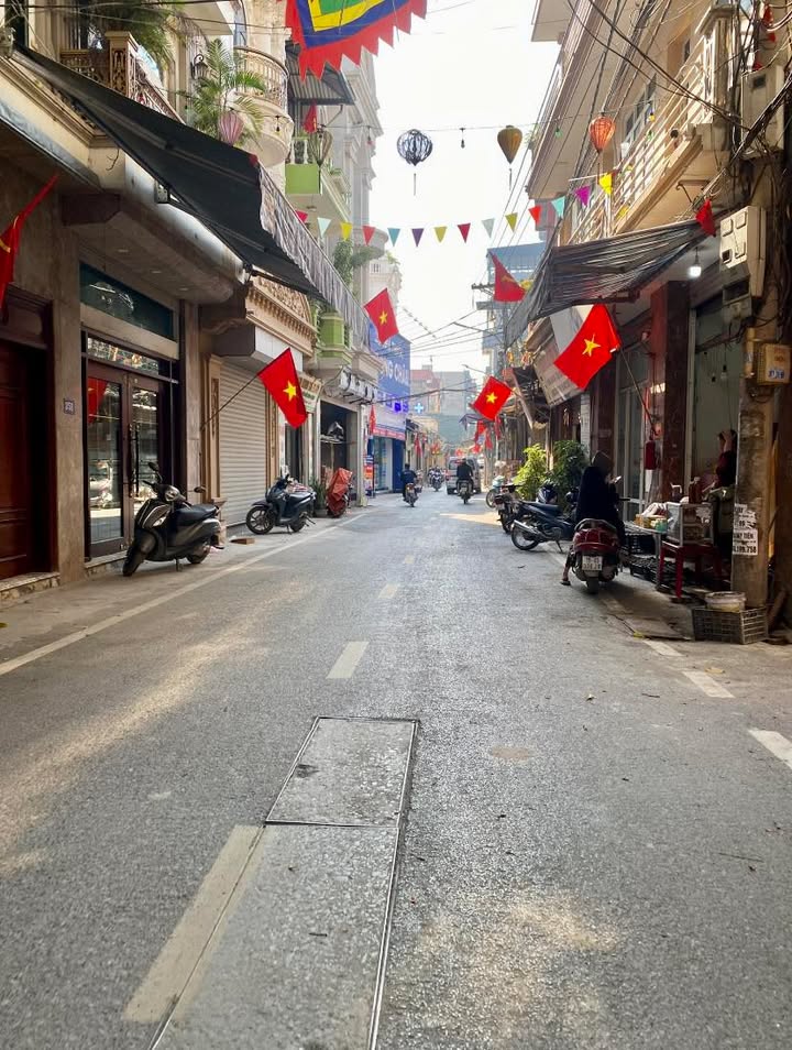 Nhà La Phù Hoài Đức 60m² giá 8 tỷ - Ô tô đỗ cửa, gần phố kinh doanh!