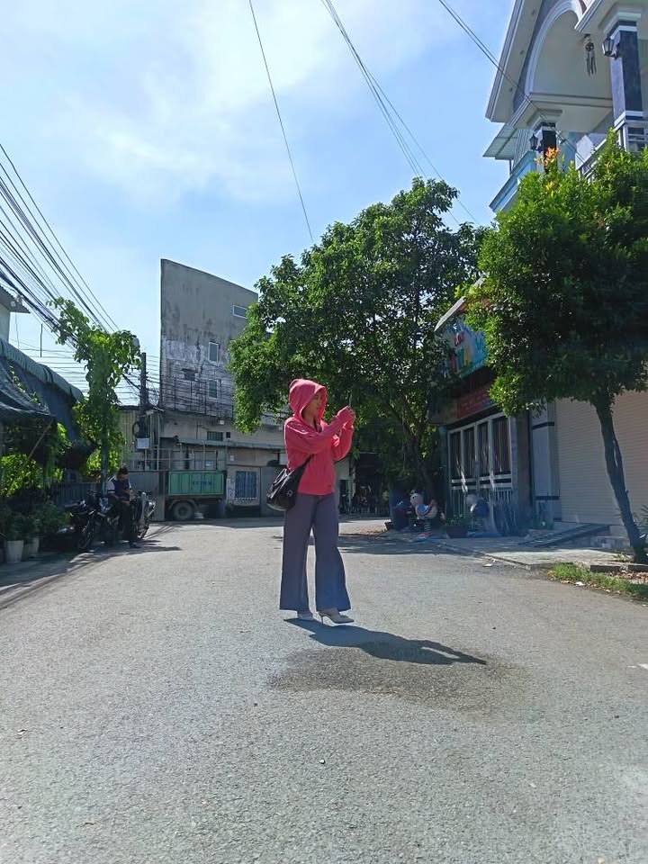 Nhà phố Tân Đông Hiệp 120m² giá thỏa thuận - Vị trí đẹp, tiện nghi đầy đủ!