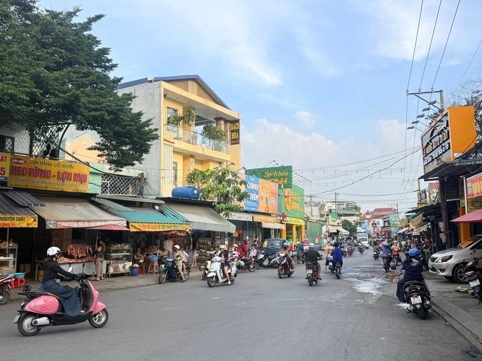 Dãy trọ 4,050 tỷ Đoàn Thị Kia, Dĩ An 110m² - Đầu tư sinh lời ngay!